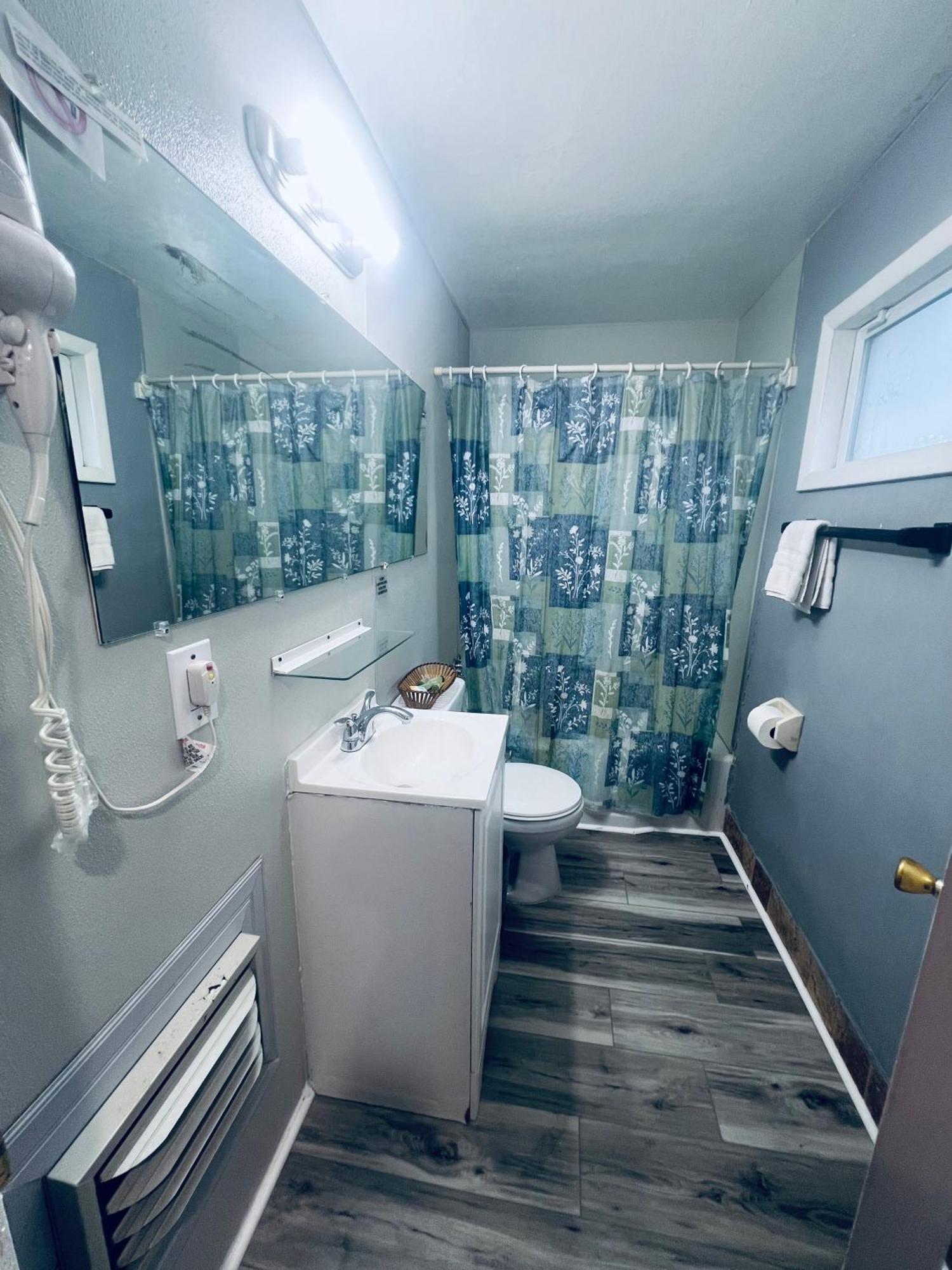 Falls Motel ไนแอการาฟอลส์ ภายนอก รูปภาพ