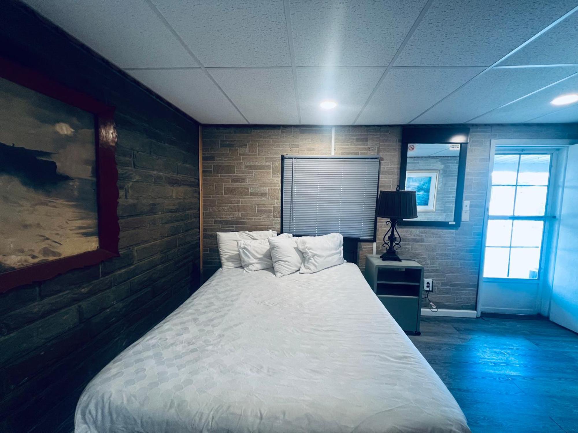 Falls Motel ไนแอการาฟอลส์ ภายนอก รูปภาพ