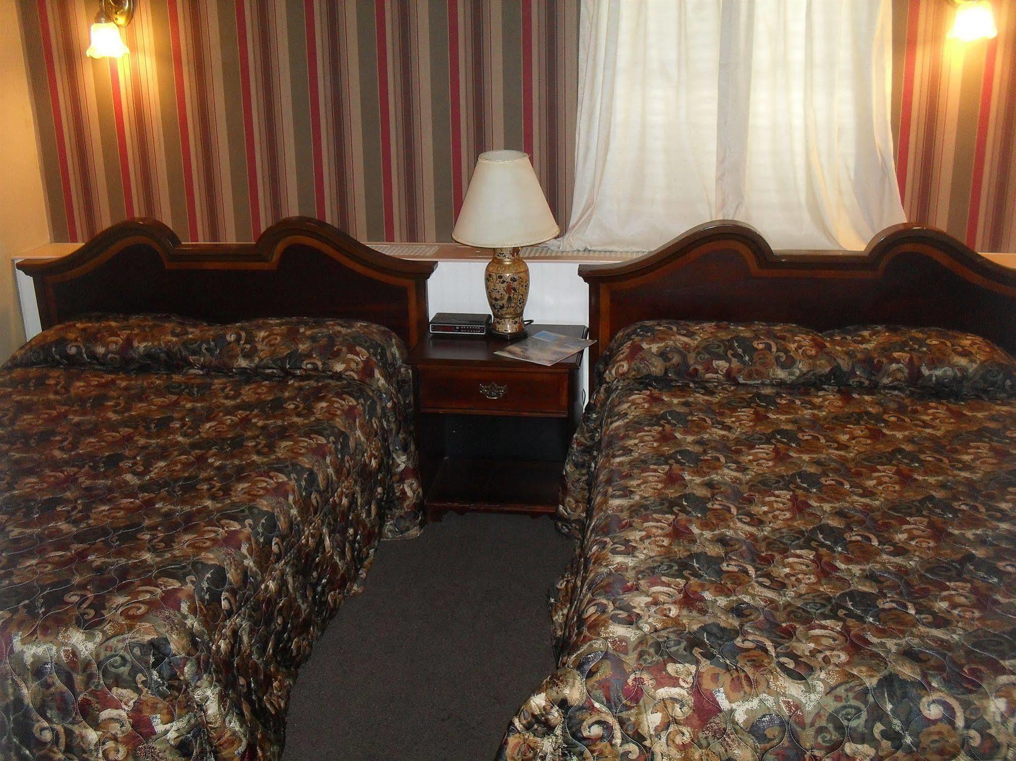 Falls Motel ไนแอการาฟอลส์ ภายนอก รูปภาพ