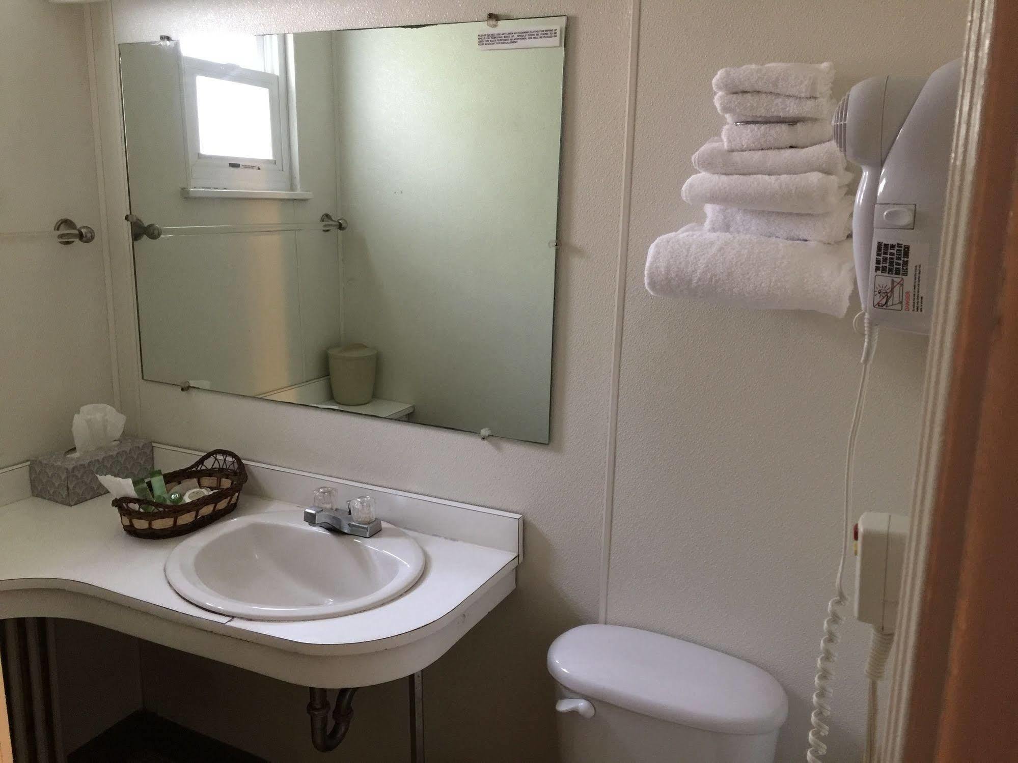 Falls Motel ไนแอการาฟอลส์ ภายนอก รูปภาพ