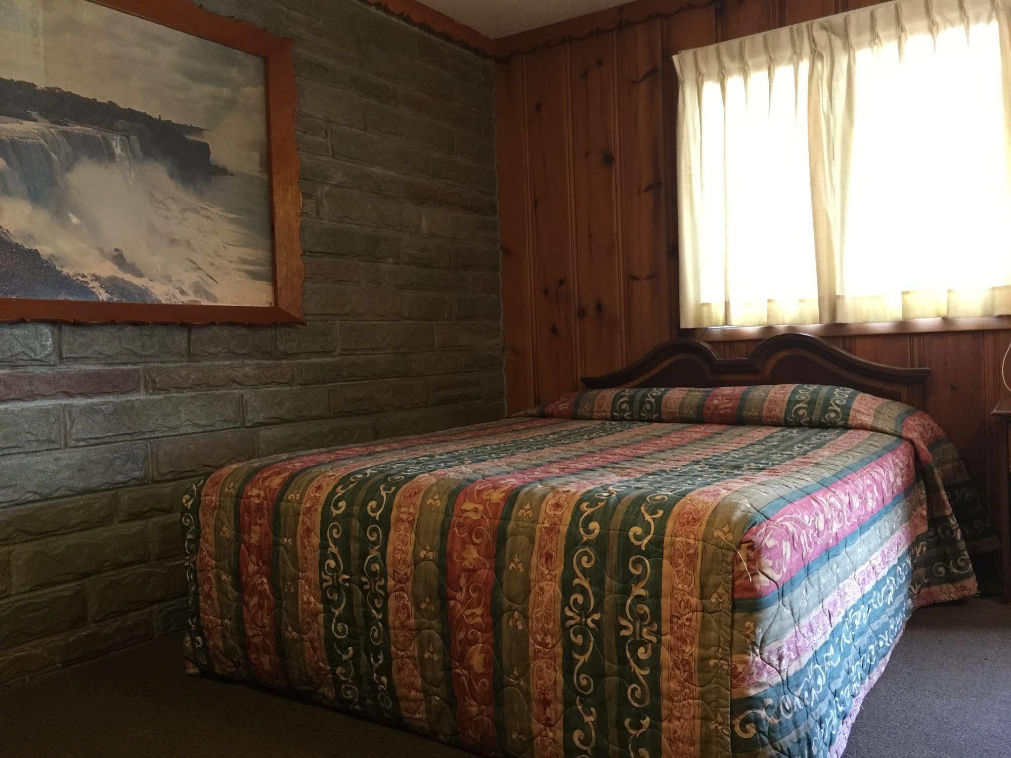 Falls Motel ไนแอการาฟอลส์ ภายนอก รูปภาพ